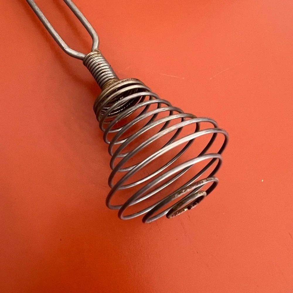 Vintage Metal Wire Coil Spring Whisk Beehive Tornado Kitchen Tool 8.5 Inch‎
